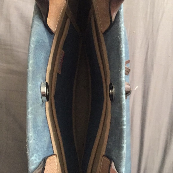 Large Dooney and Bourke shoulder bag. - Picture 3 of 3